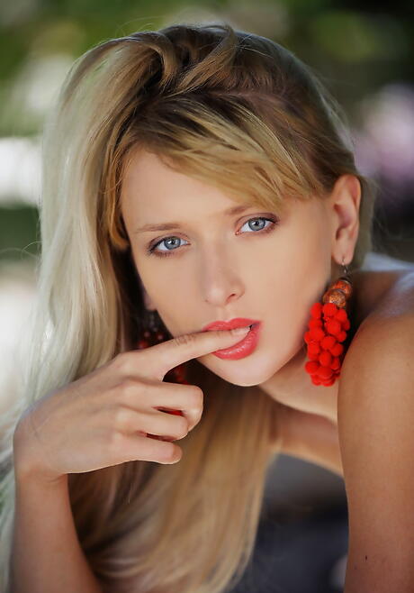 Sylphlike blonde teen Nika N in nasty foot fetish outdoor